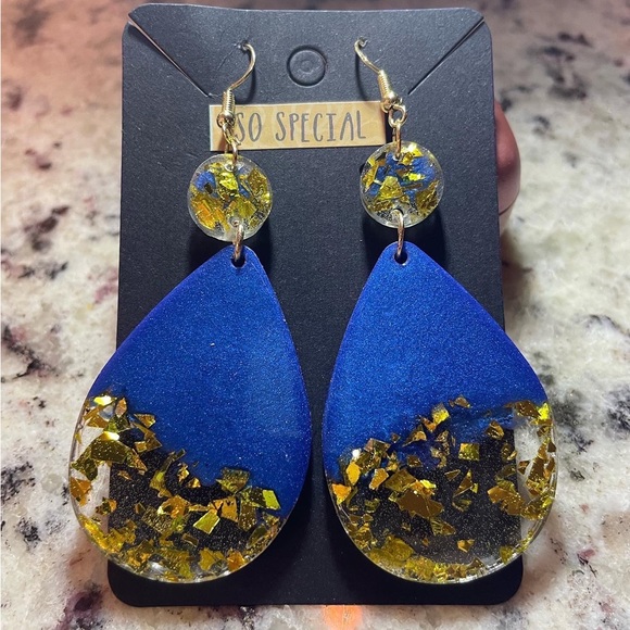 Handmade resin jewelry. Customizable. Any color. Lightweight. - Picture 2 of 16